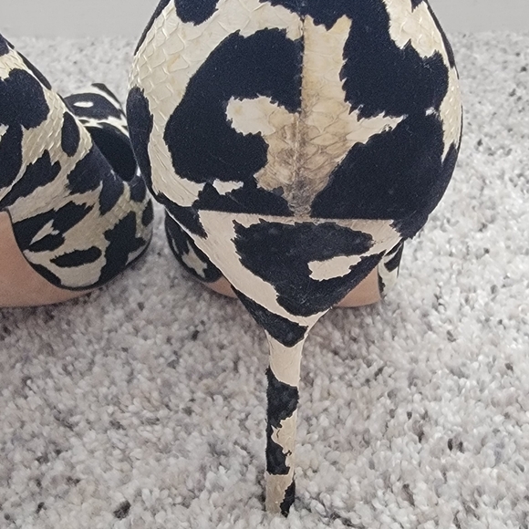 Black & White Leopard Manolo Blahnik Pumps Size 38 - Picture 4 of 4
